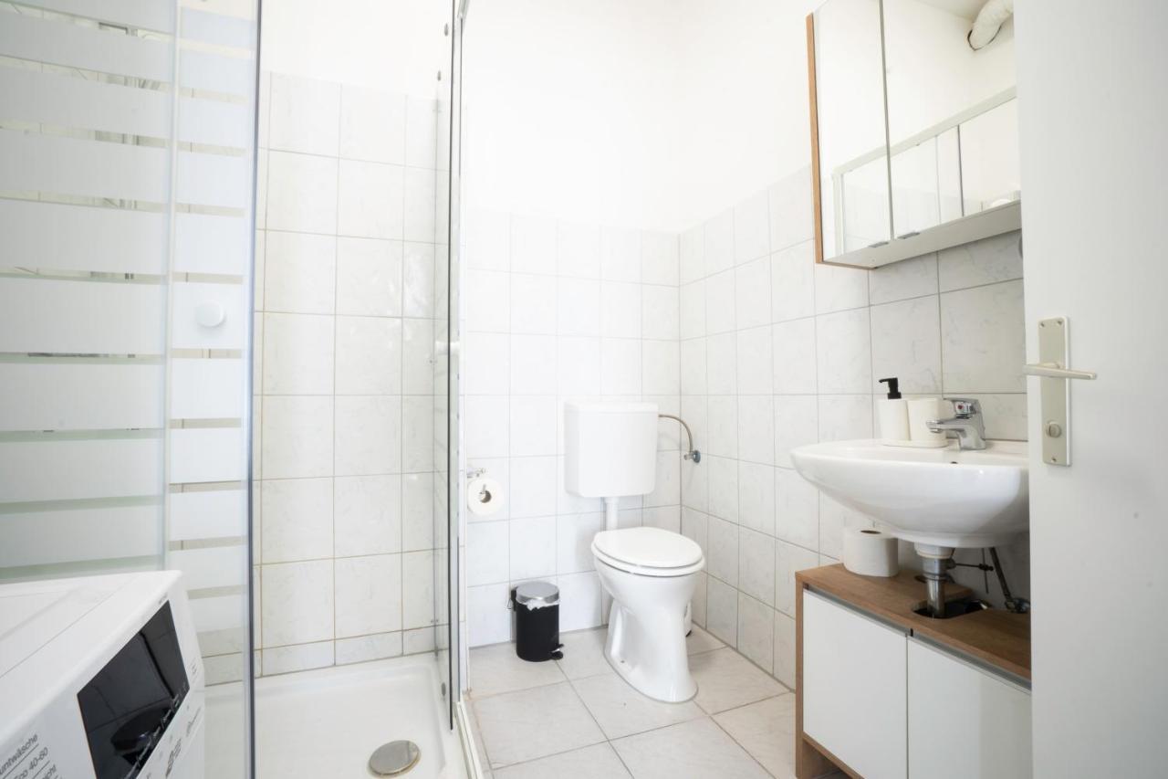 Modern 1-Bedroom Apartment Next To Praterstern Viena Exterior foto